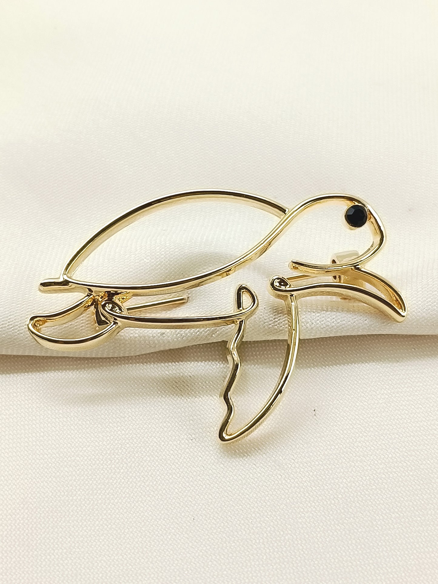 Trayi Golden Turtle Brooch