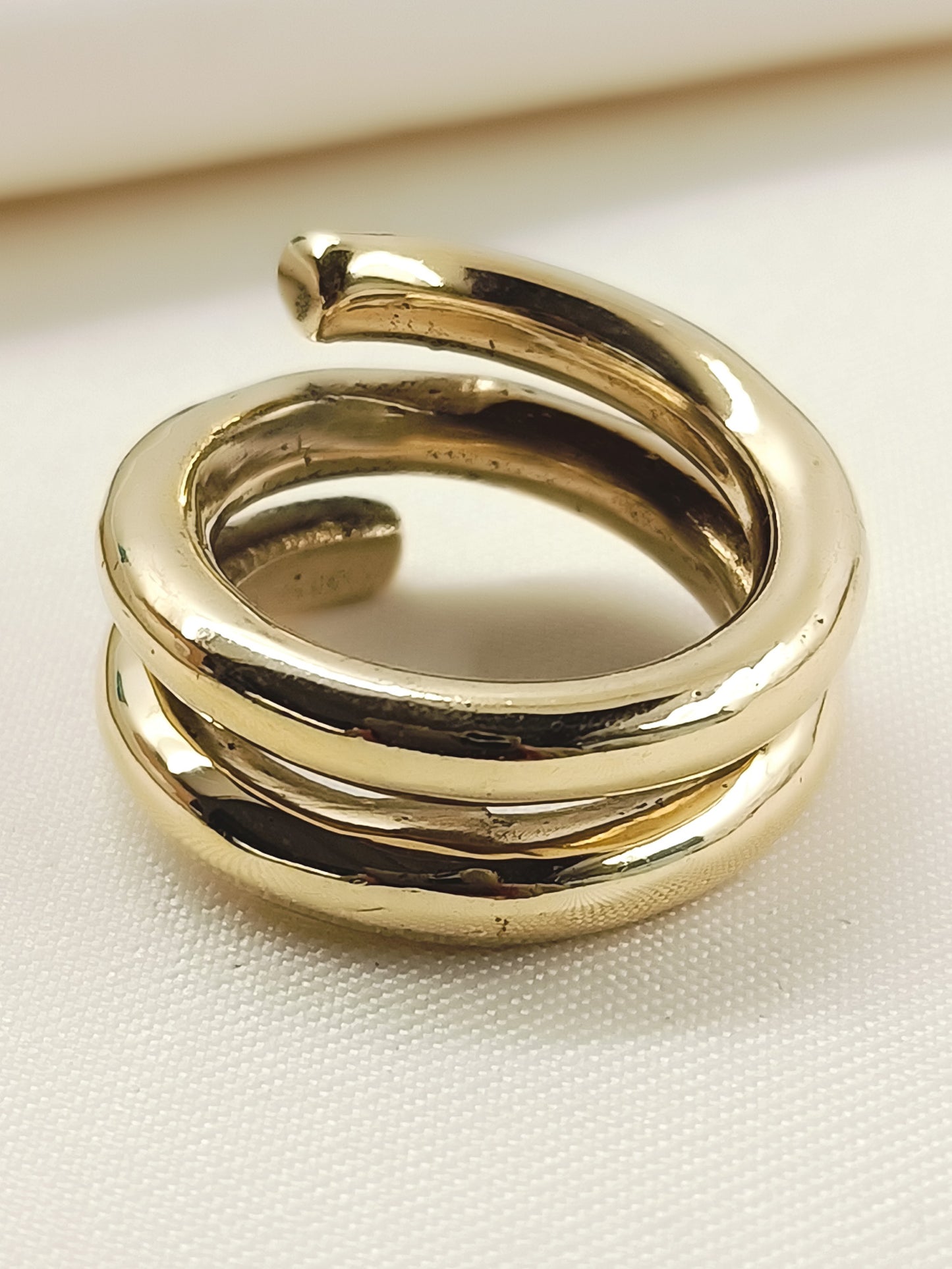 Undine Golden Men's Finger Ring