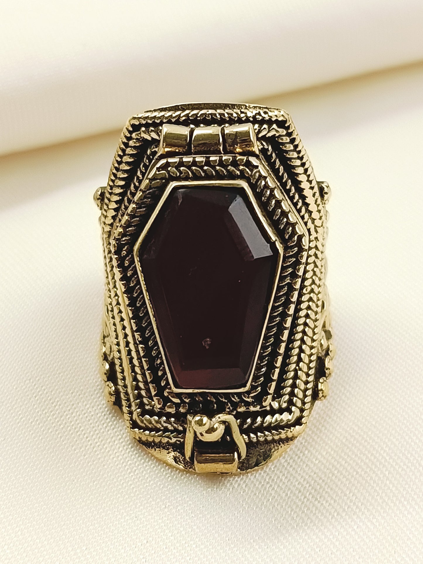 Maral Maroon Men's Finger Ring