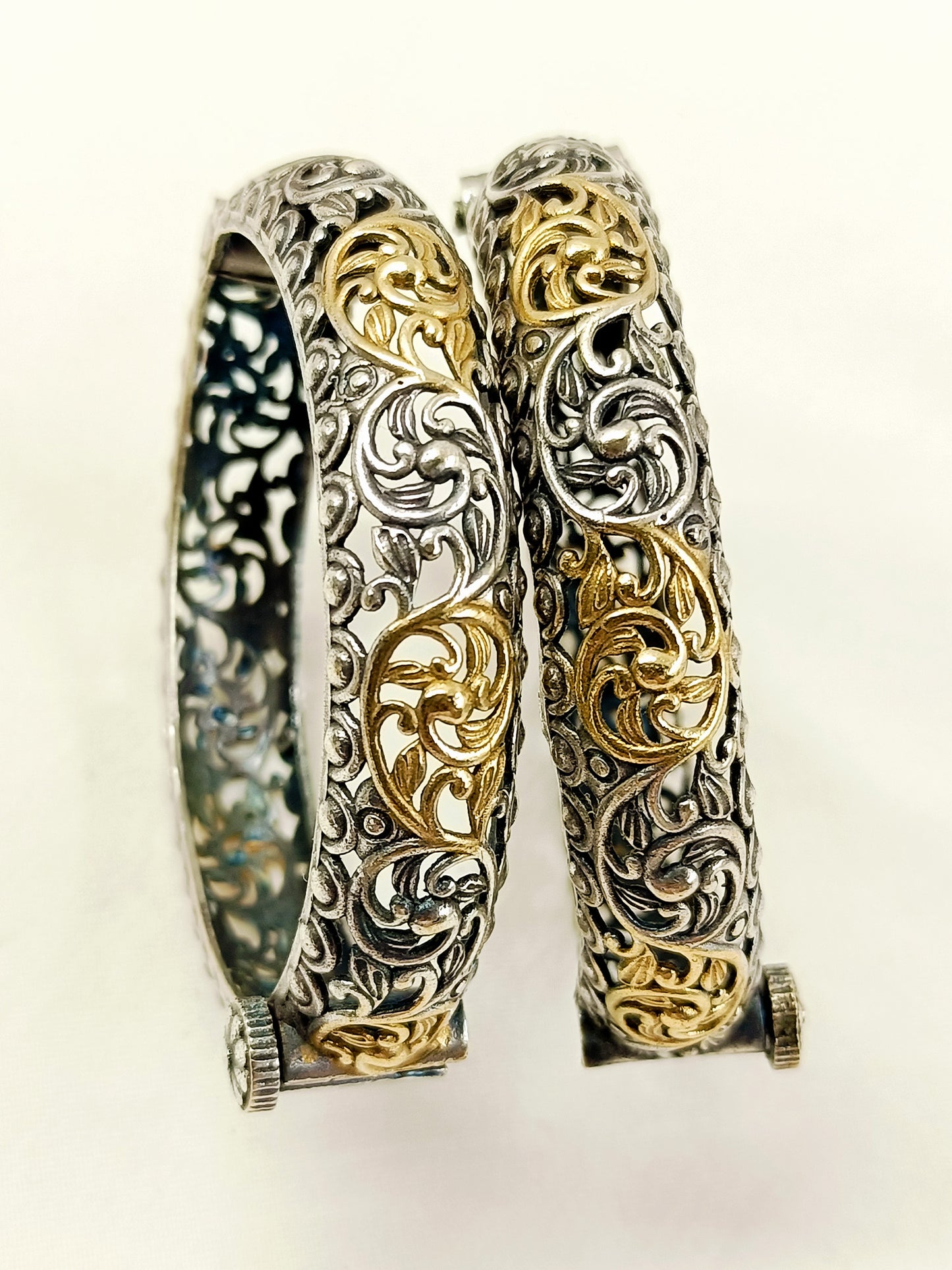 Anjari Dual Tone Oxidized Bangles