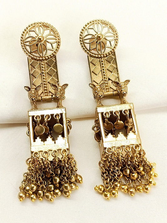 Sanhita Golden Chariot Oxidized Earring