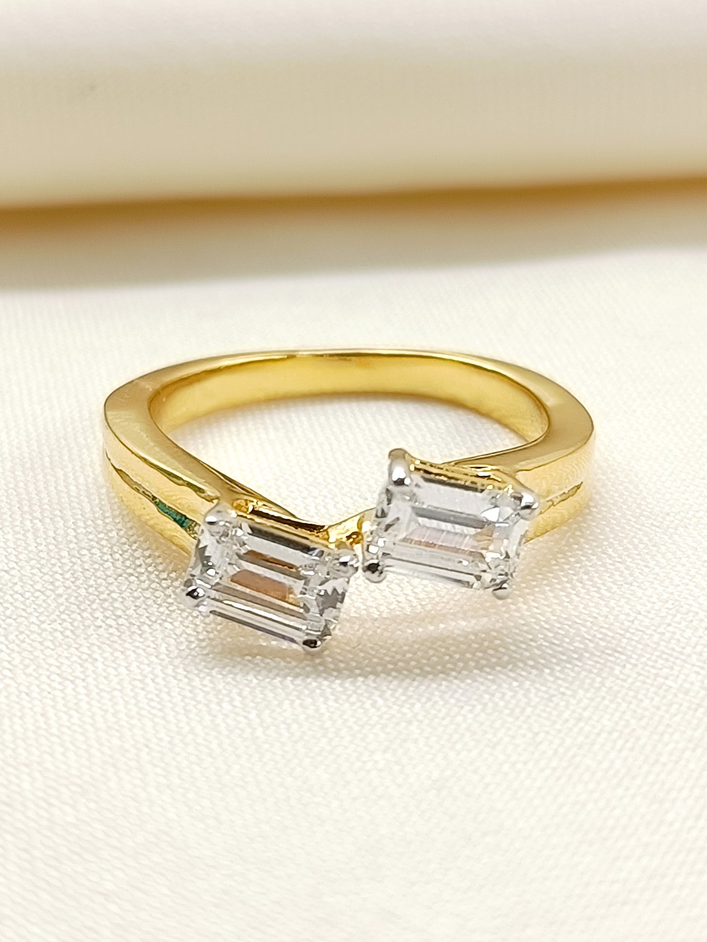 Forum 92.5 Silver Swarovski Stone Finger Ring