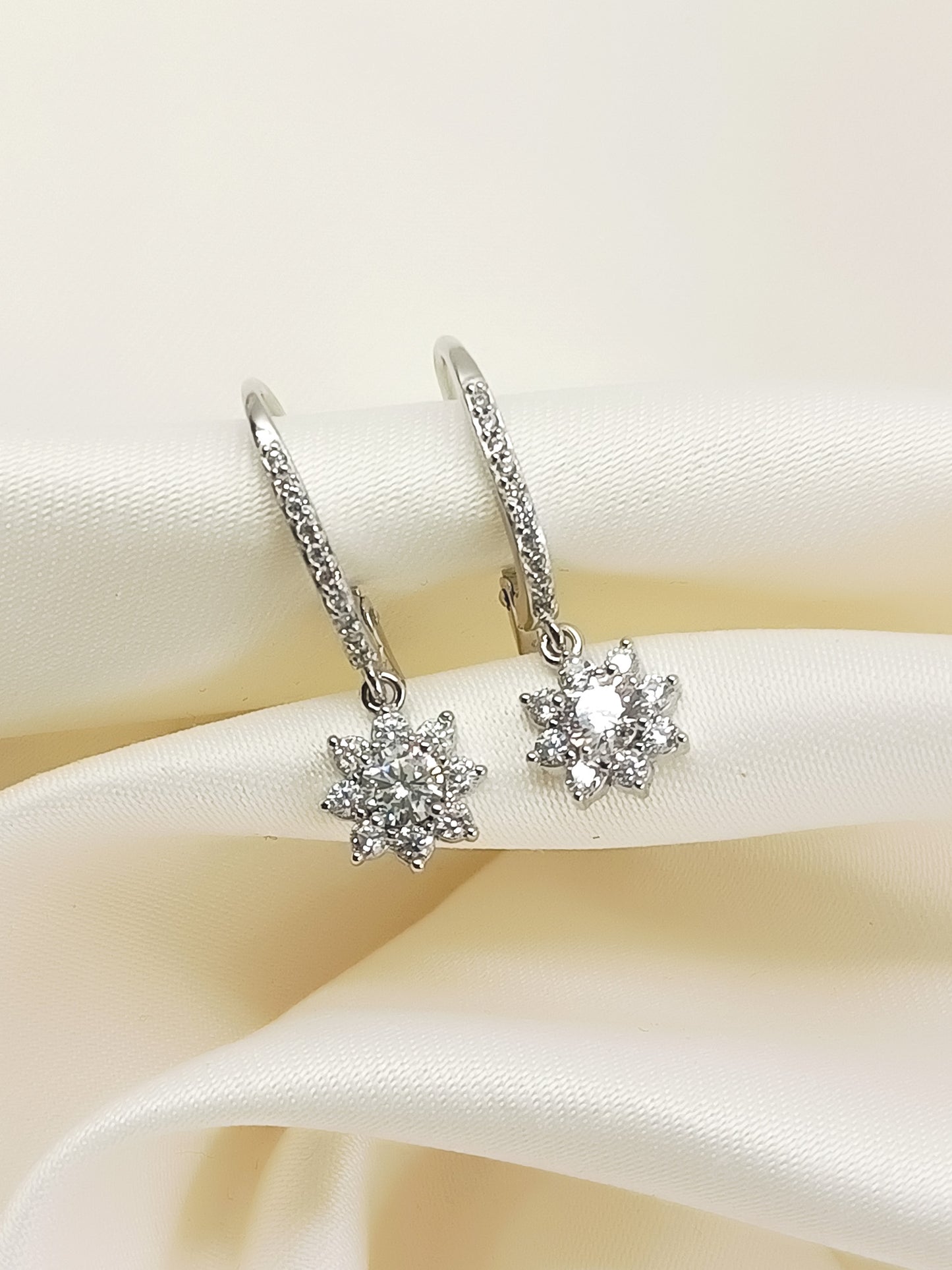 Hizra White 92.5 Silver American Diamond Bali