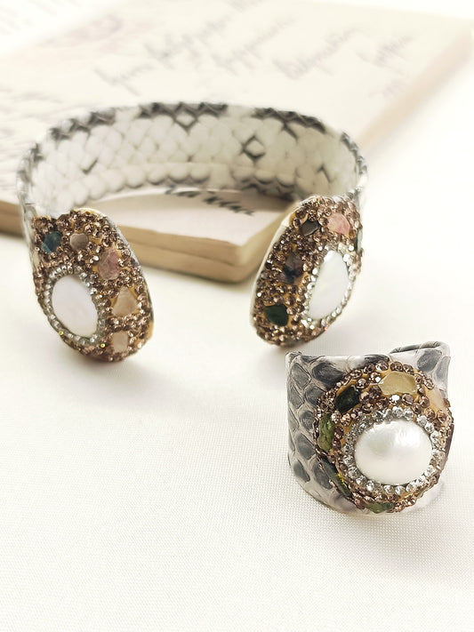 Veena White Western Bracelet With Finger Ring