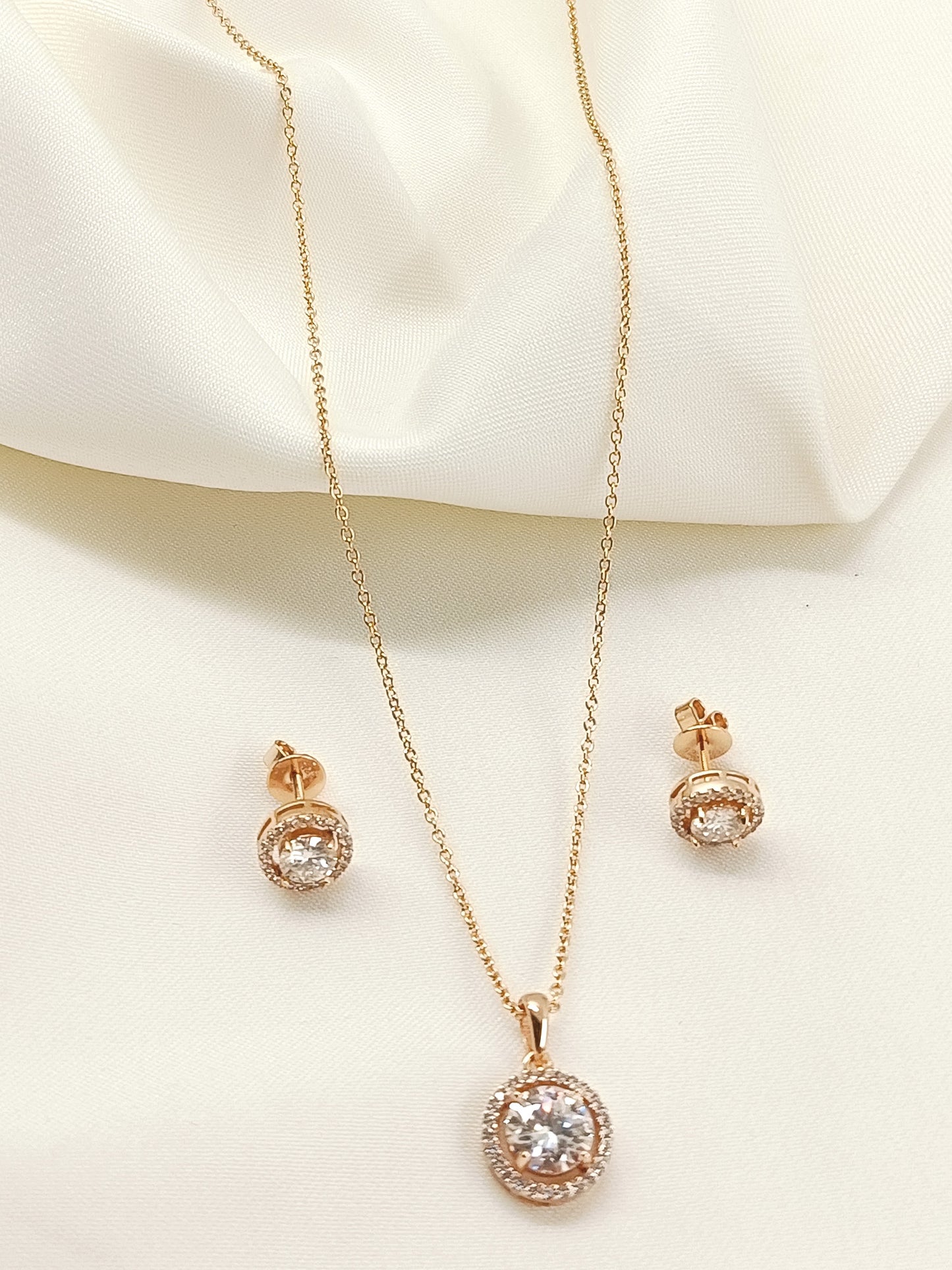 Varena 92.5 Silver American Diamond Pendant Set