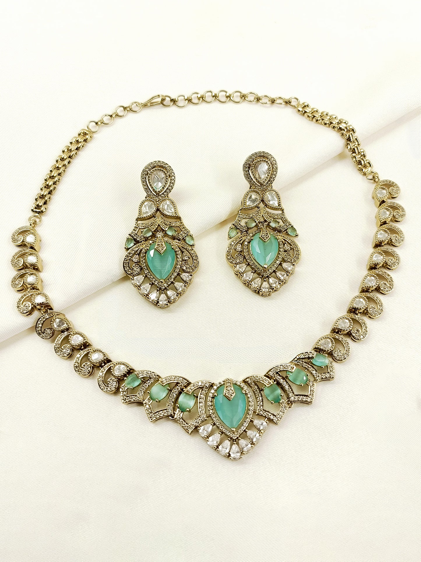 Sawya Mint Green Victorian Choker Set