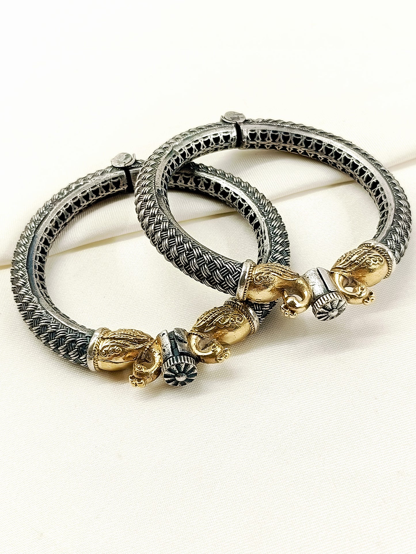 Oindrila Dual Tone Oxidized Bangles