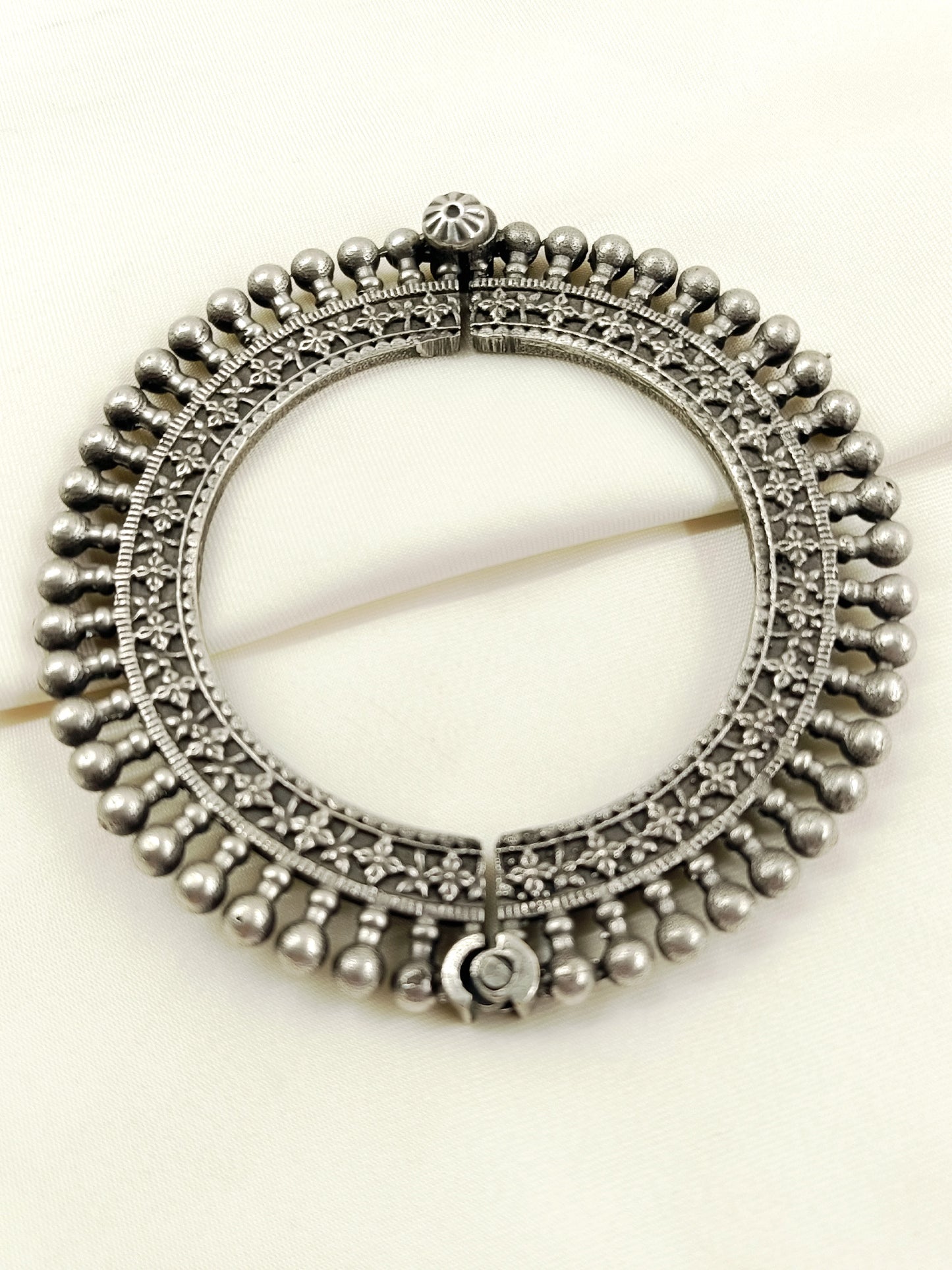 Dyuthi Plain Oxidized Bangle
