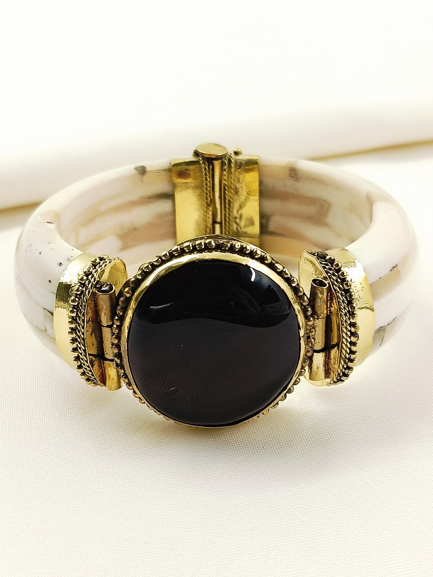 Vineent Brown Men’s Royal Agate Stone Tribal Bone Bracelet