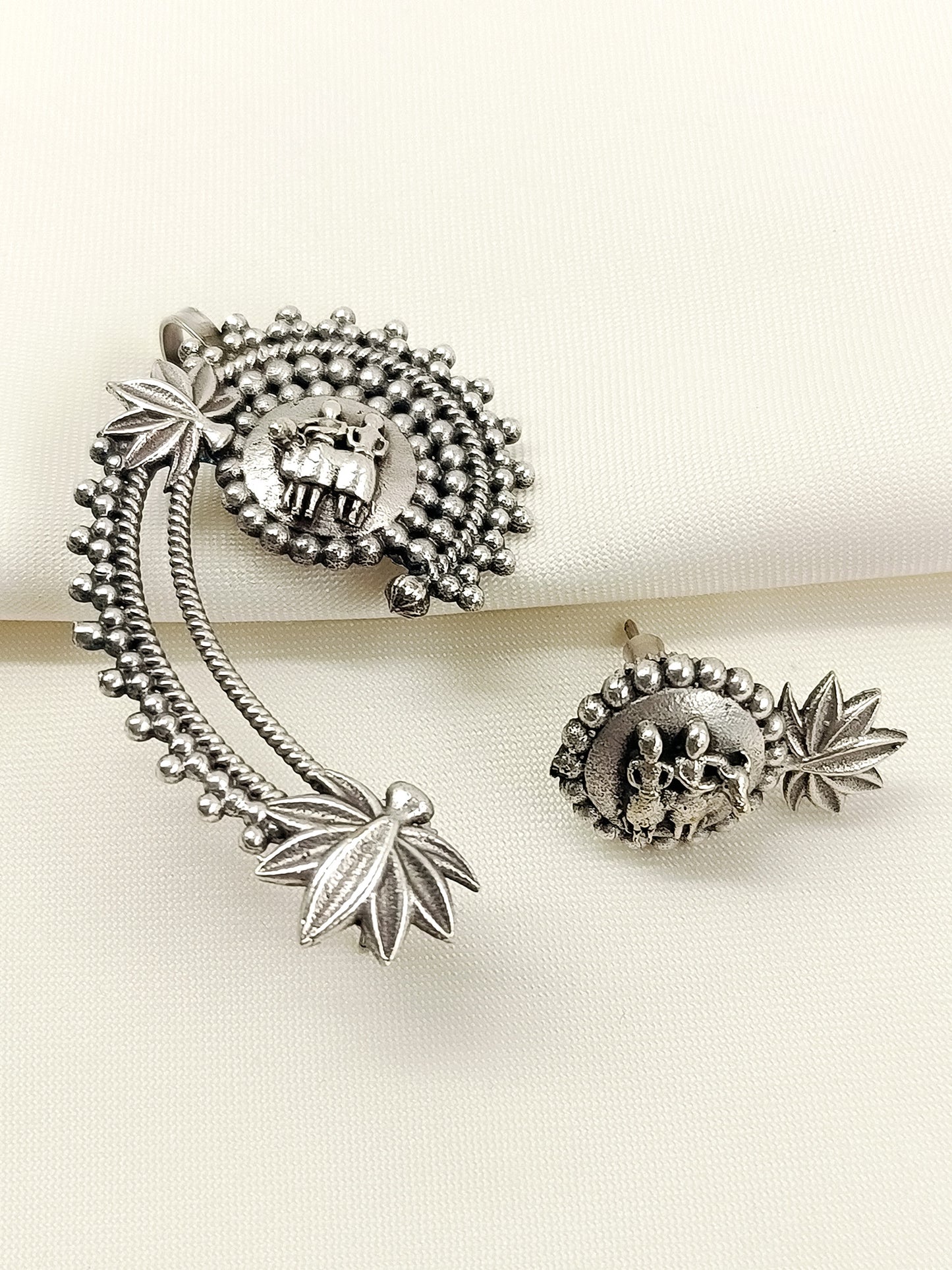 Hitesh Plain Men's Earring With Stud
