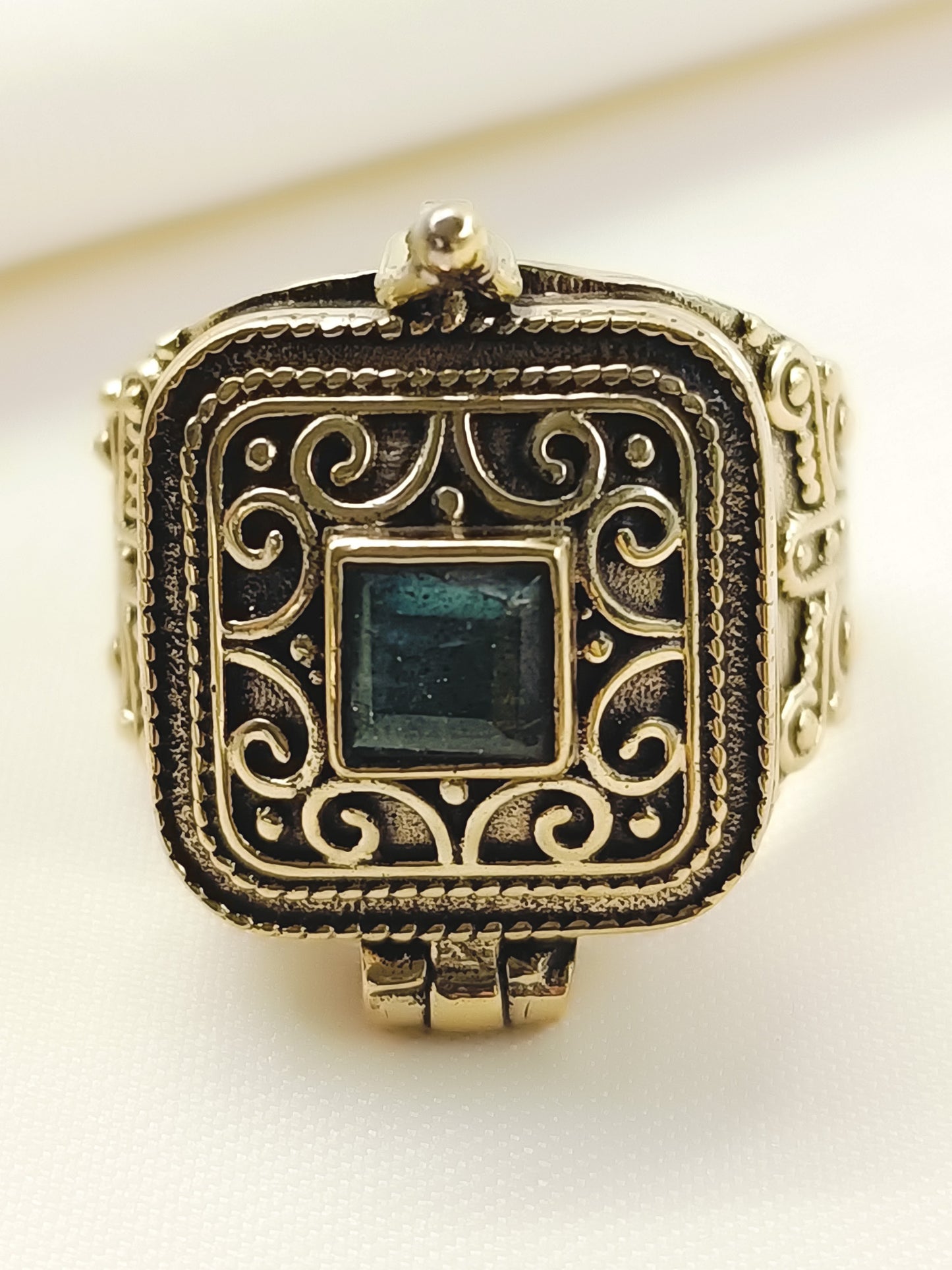 Anuruddh Mint Green Men's Finger Ring