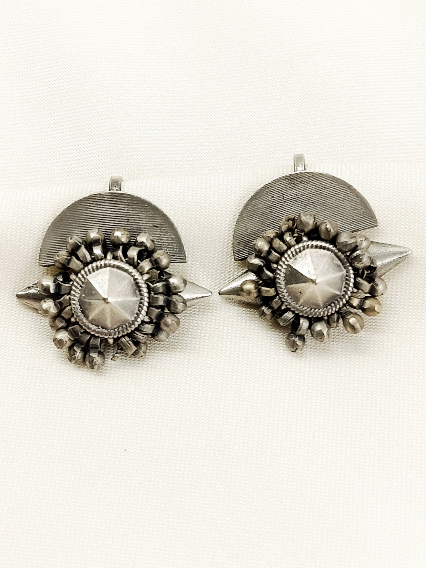 Aarnik Plain Men's Earcuffs