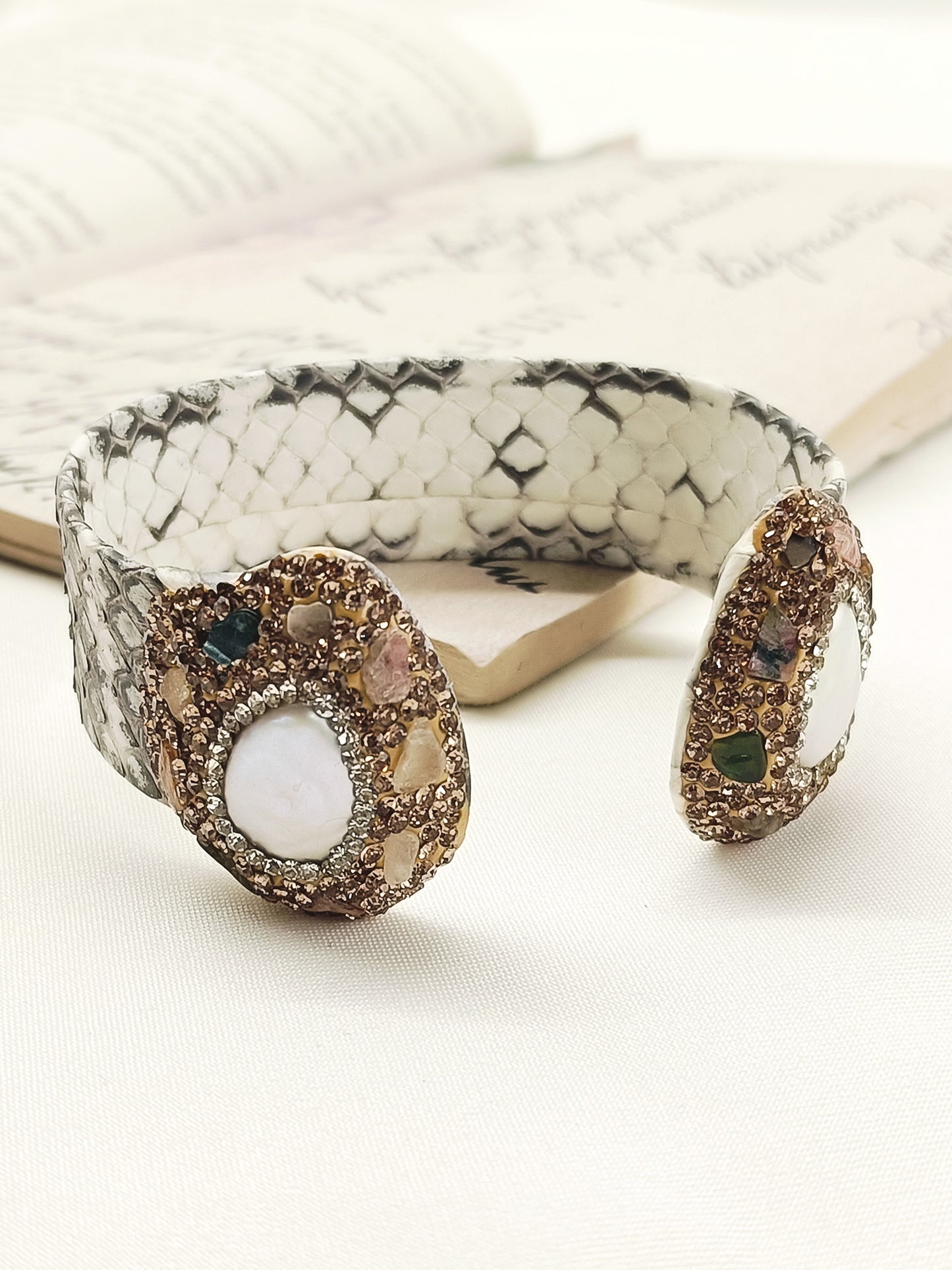 Veena White Western Bracelet With Finger Ring