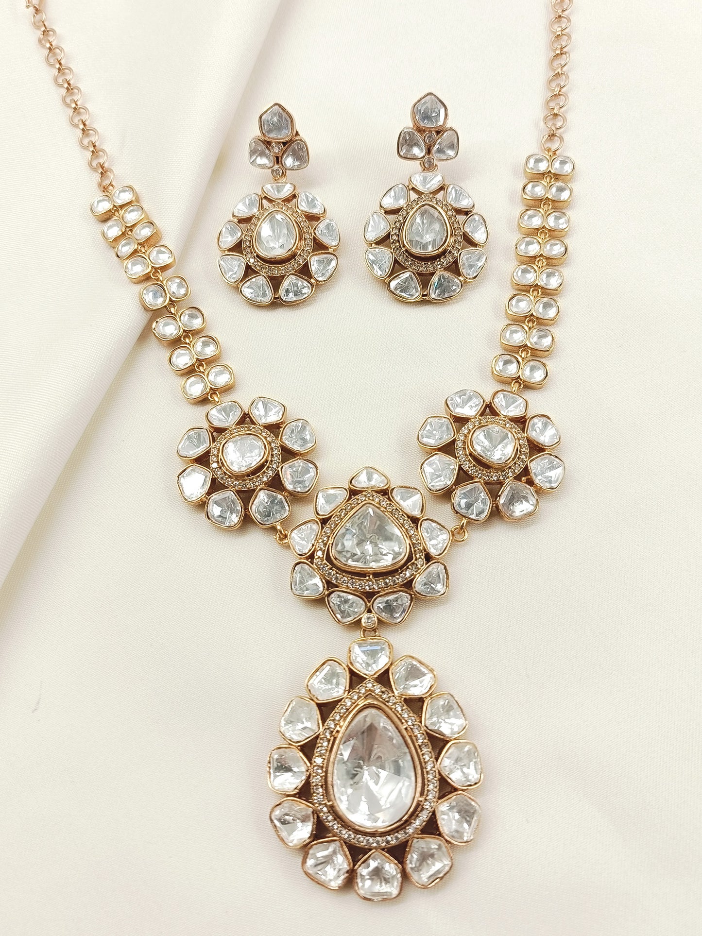 Vishnupriya White Kundan Necklace Set