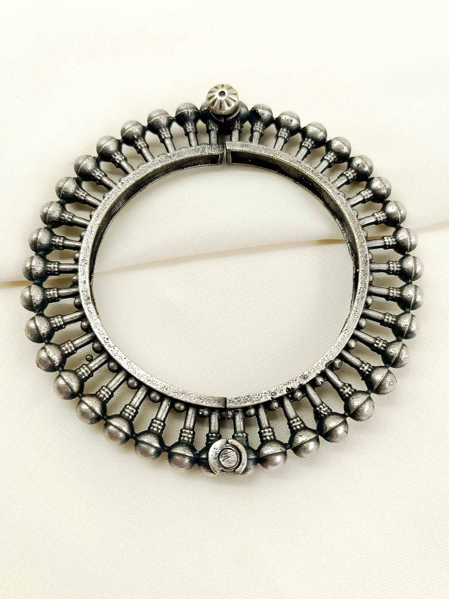 Durva Plain Oxidized Bangle