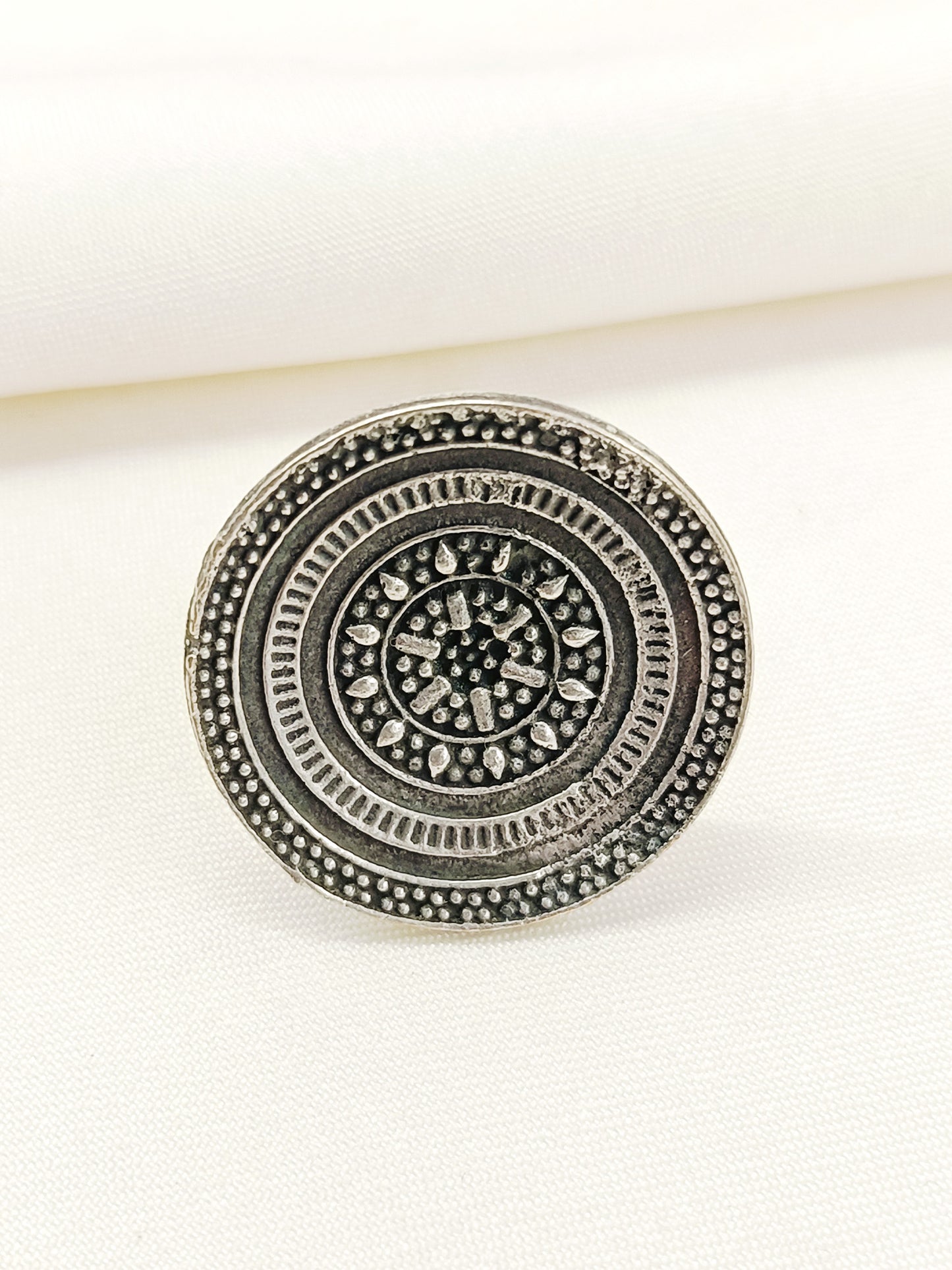 Emi Plain Oxidized Finger Ring