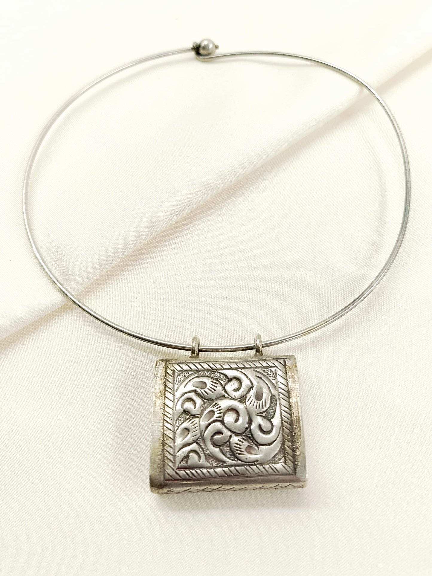 Shadhvik Plain Men's Oxidized Hasli Styled Neckpiece