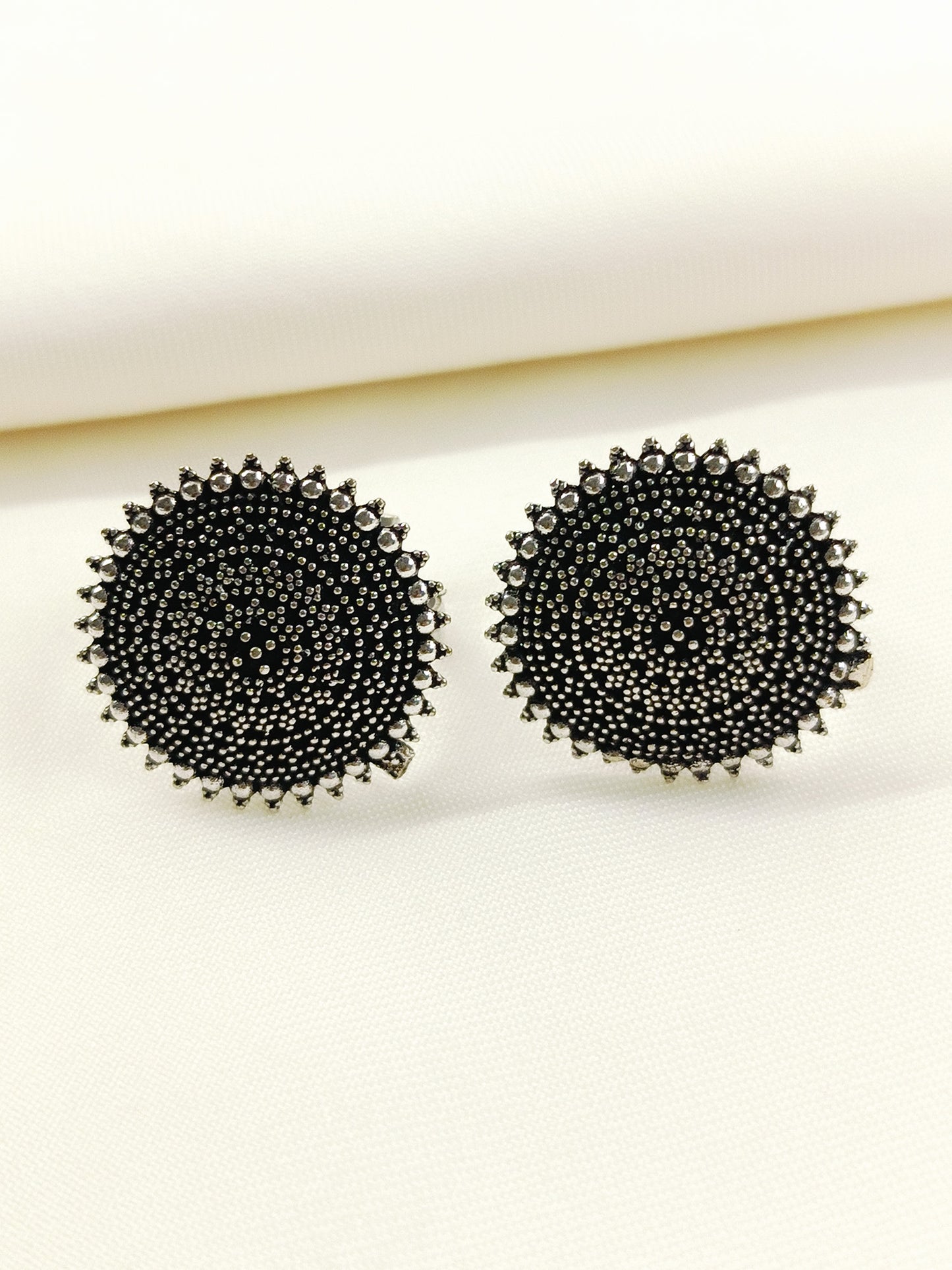 Seeta Silver Oxidized Round Toe Ring Pair