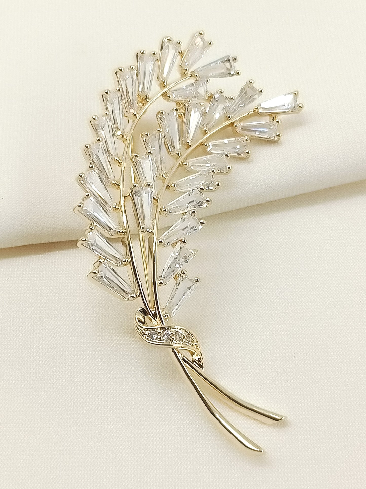 Sadhya Golden Leaf Brooch
