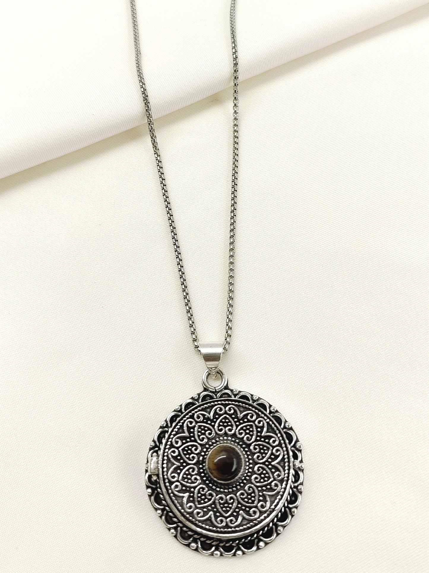 Chirayu Silver Men's Neckpiece