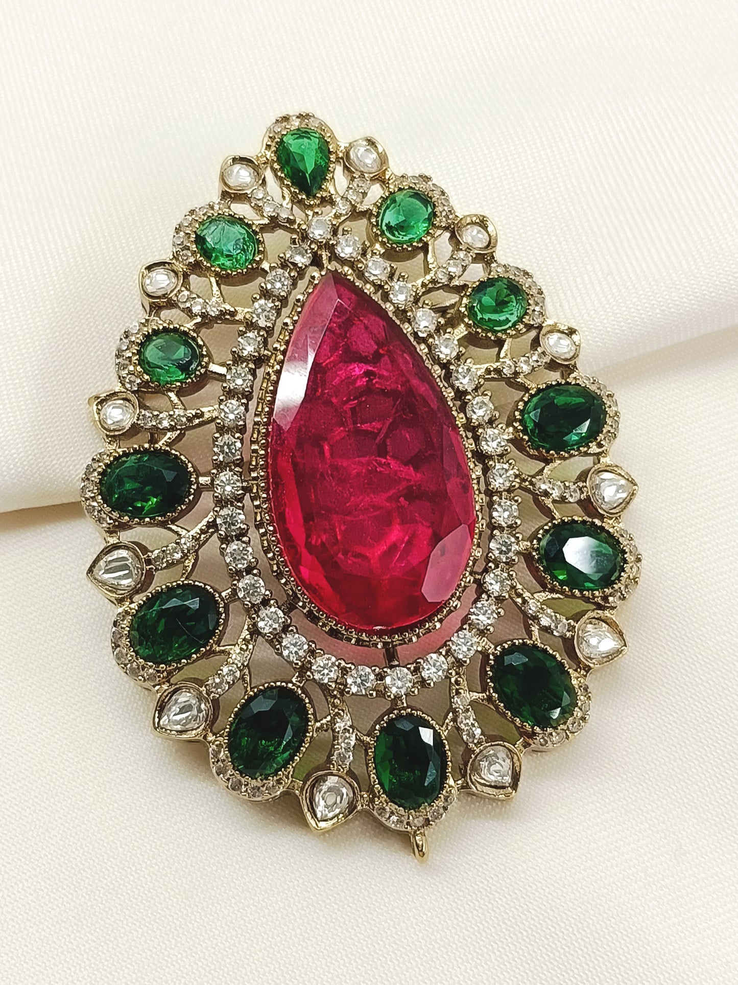 Atkarsh R&G Men's Brooch