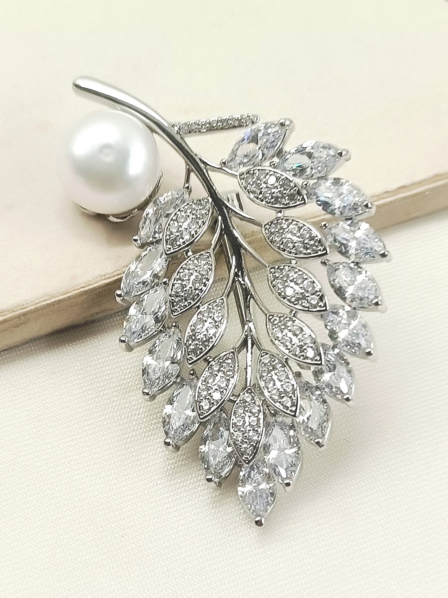 Kaiya White Pearl Leaf Brooch