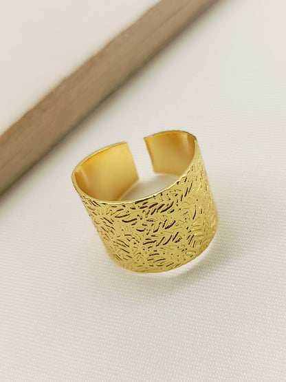 Nicika Golden Western Finger Ring