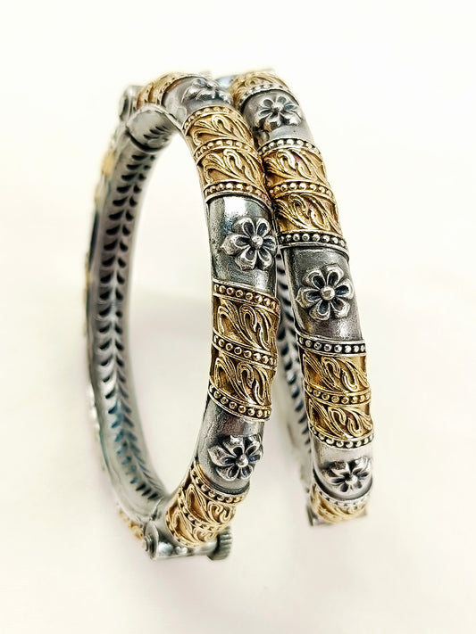 Shruti Dual Tone Oxidized Bangles