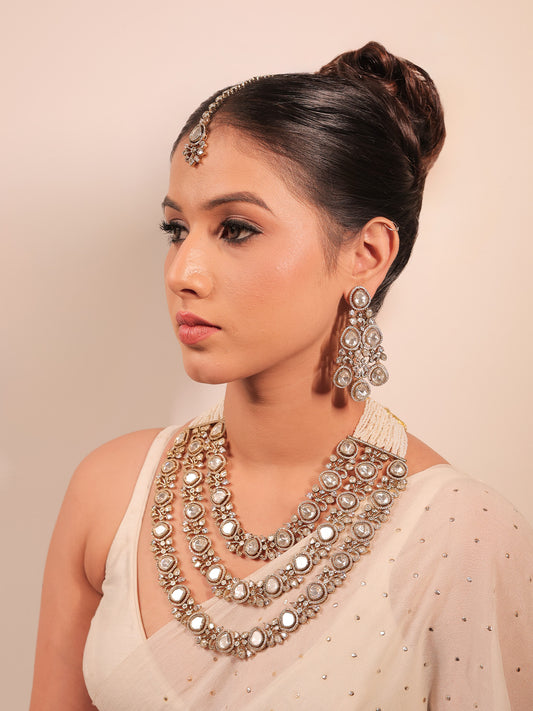 Kaumolika White Victorian Set