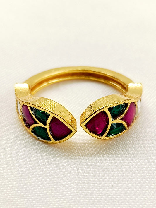 Madno R & G Kundan Finger Ring