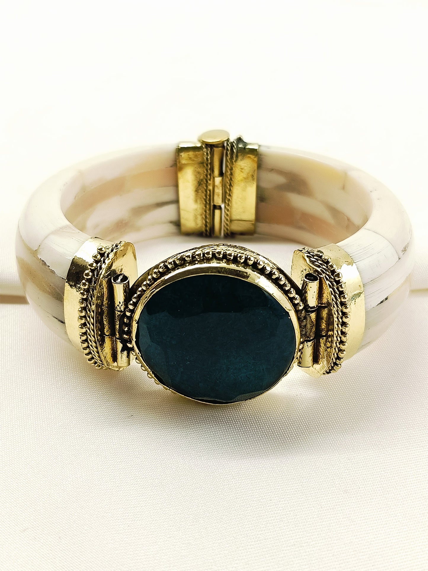 Vydik Men’s Royal Green Onyx Stone Tribal Bone Bracelet