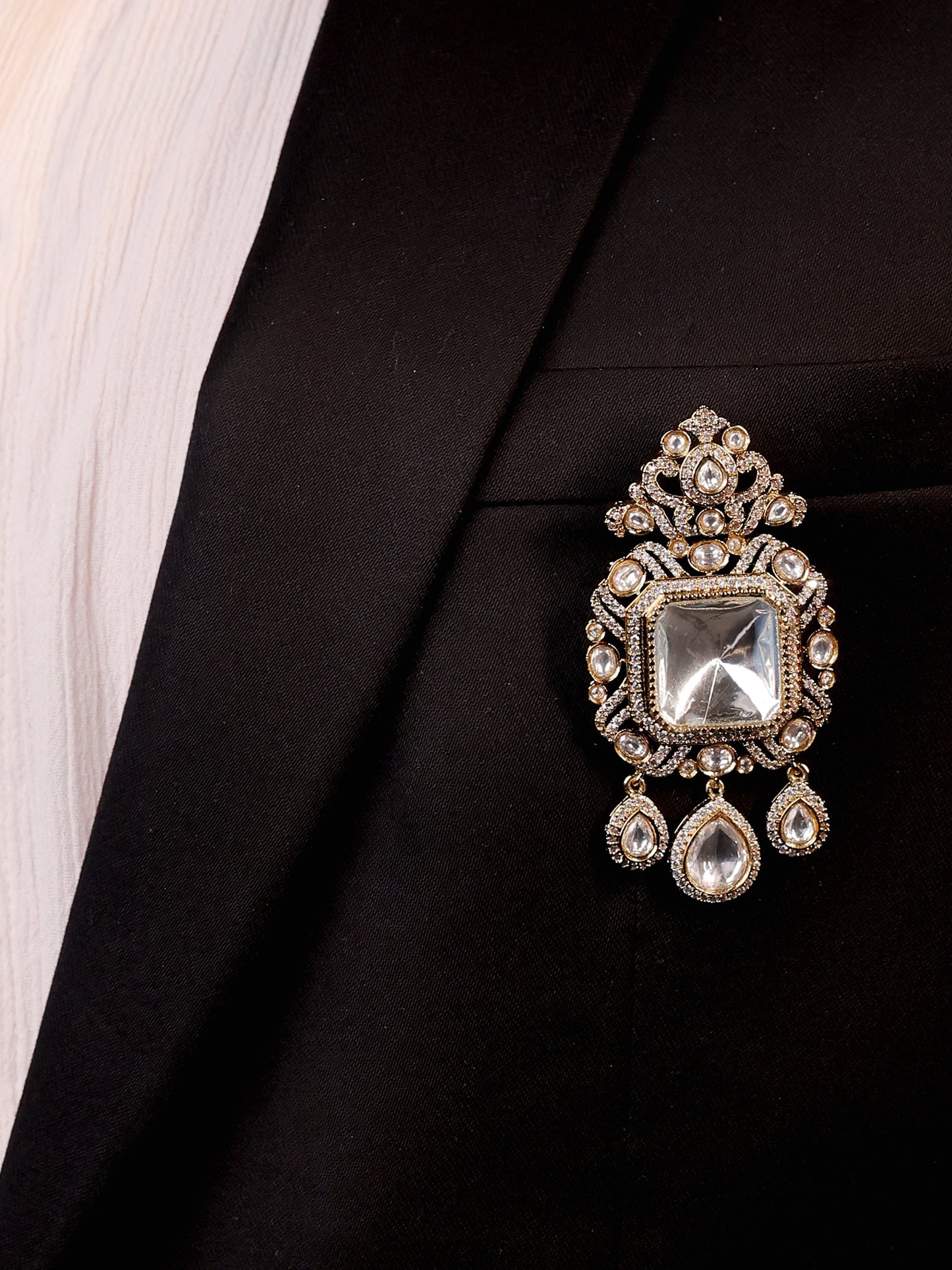 Kiyansh White Men's Brooch