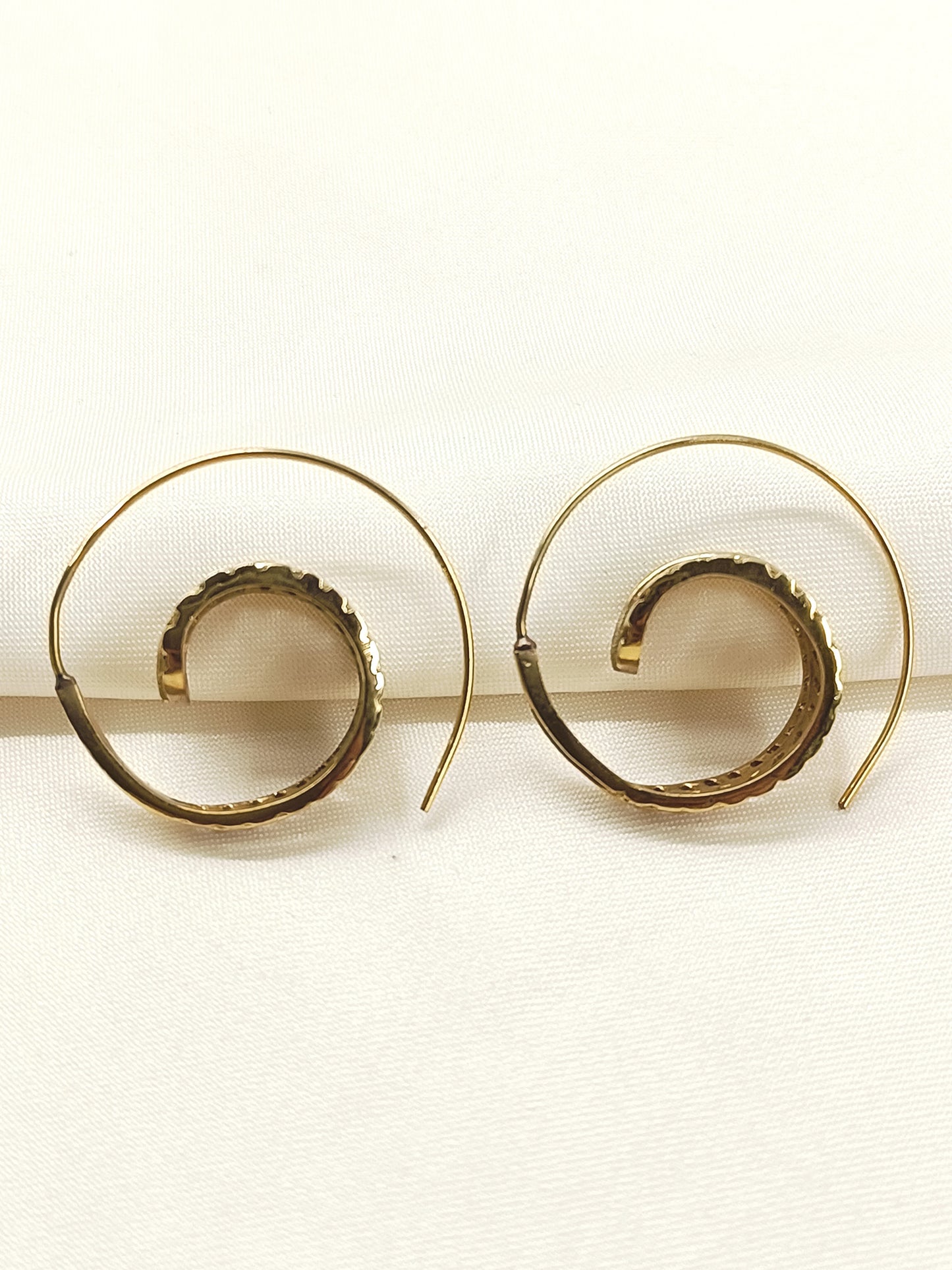 Rukhsaar Golden Men's Earrings