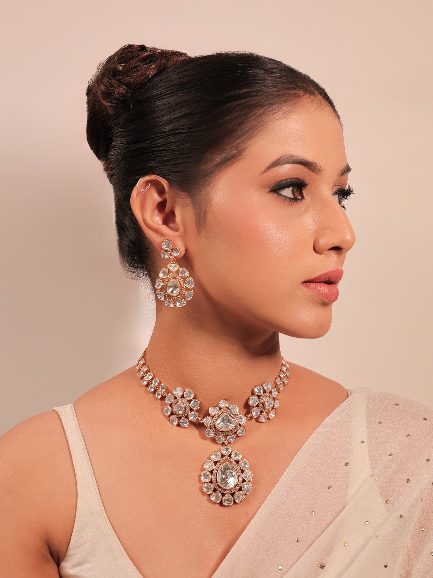 Vishnupriya White Kundan Necklace Set