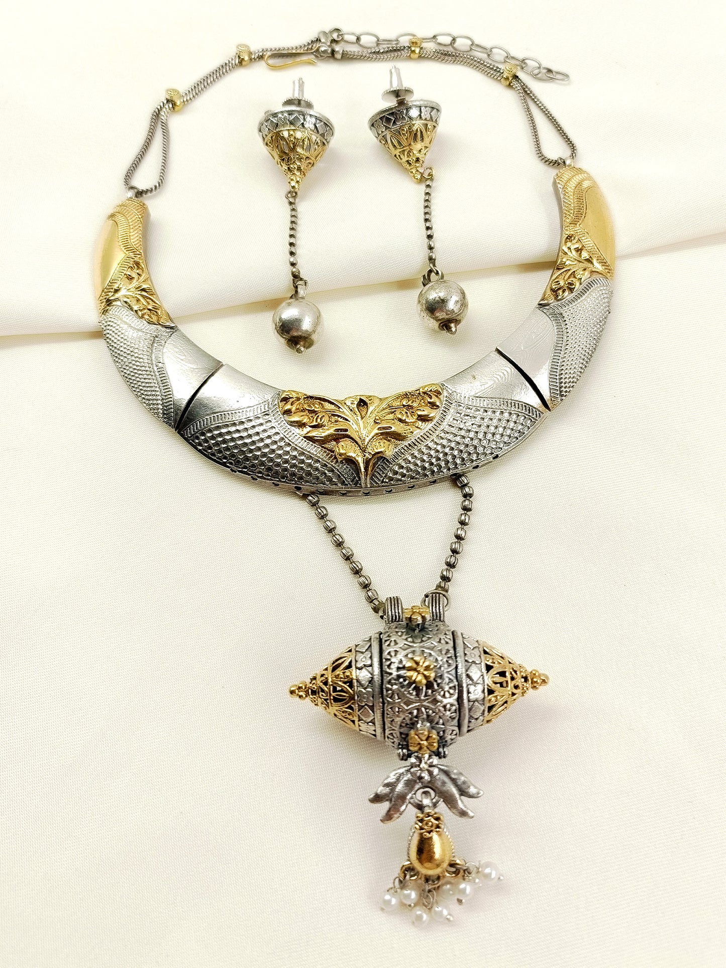 Julie Two Tone Oxidized Necklace Set