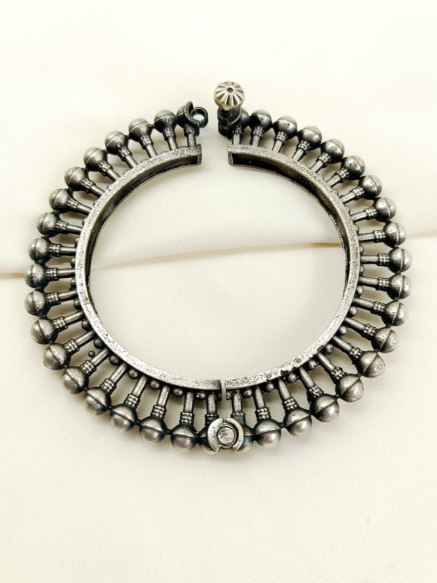 Durva Plain Oxidized Bangle