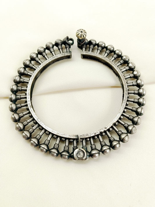 Durva Plain Oxidized Bangle