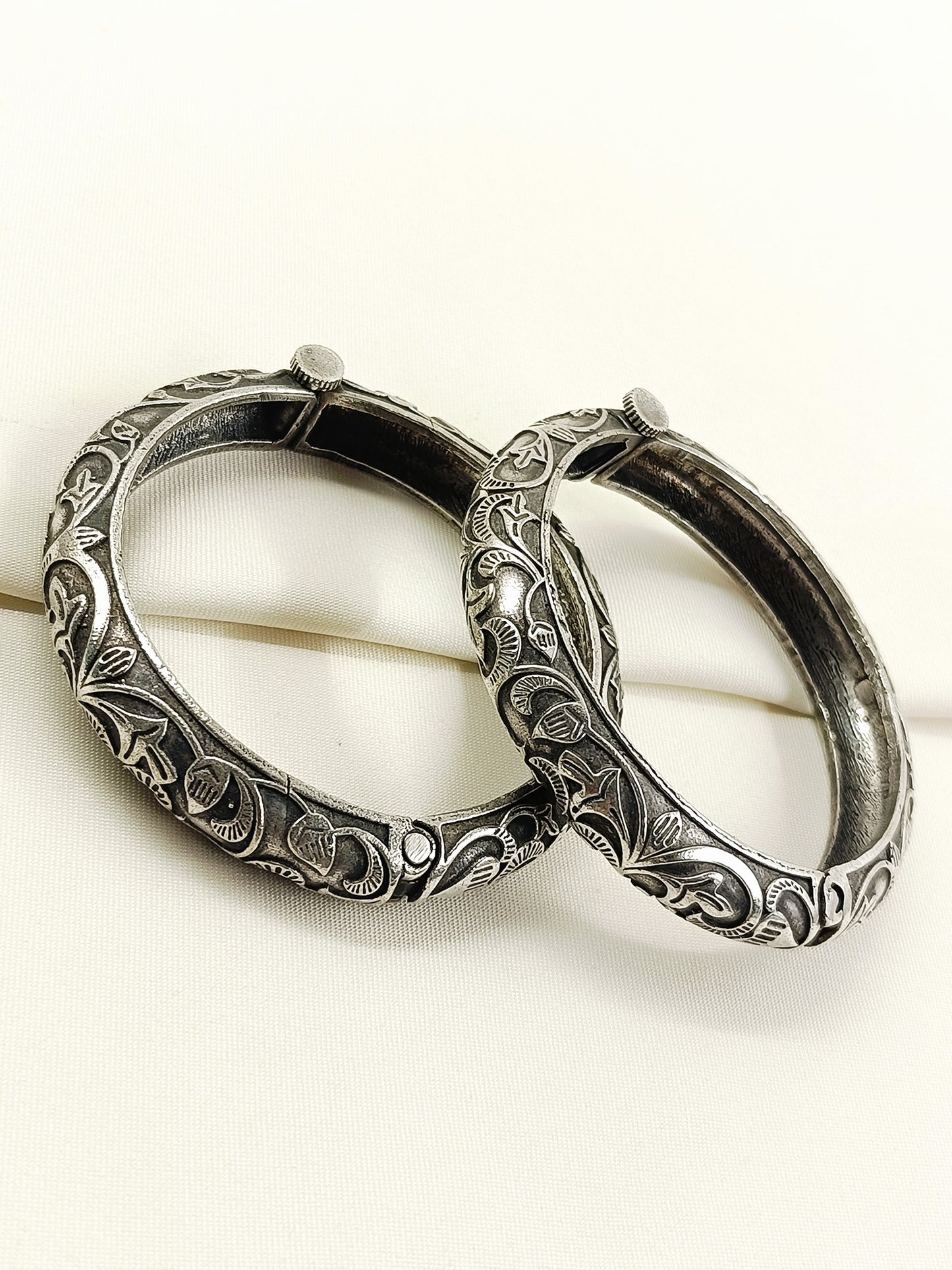 Tasmeera Silver Leaf Oxidized Bangles
