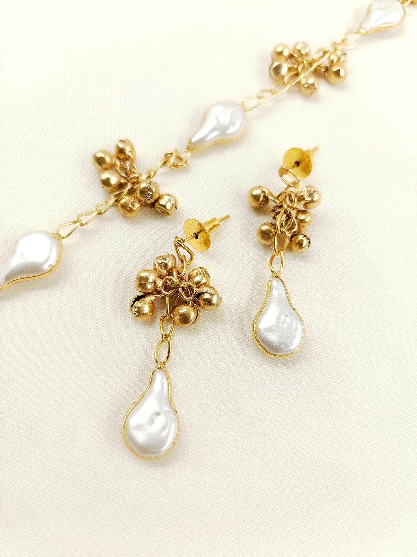 Aishwarya White Oxidized Necklace Set