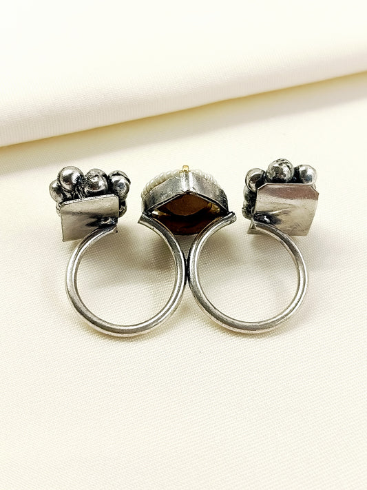 Pari White Oxidized Dual-Finger Kundan Ghungroo Ring