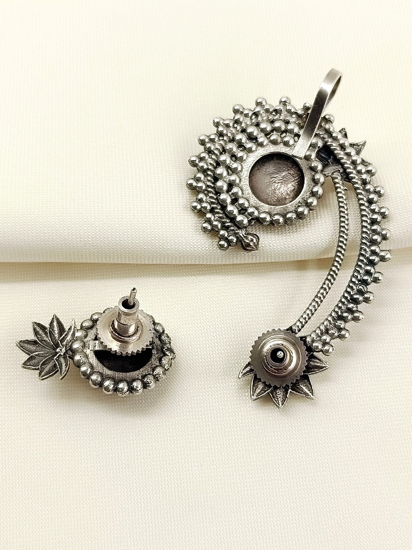 Hitesh Plain Men's Earring With Stud