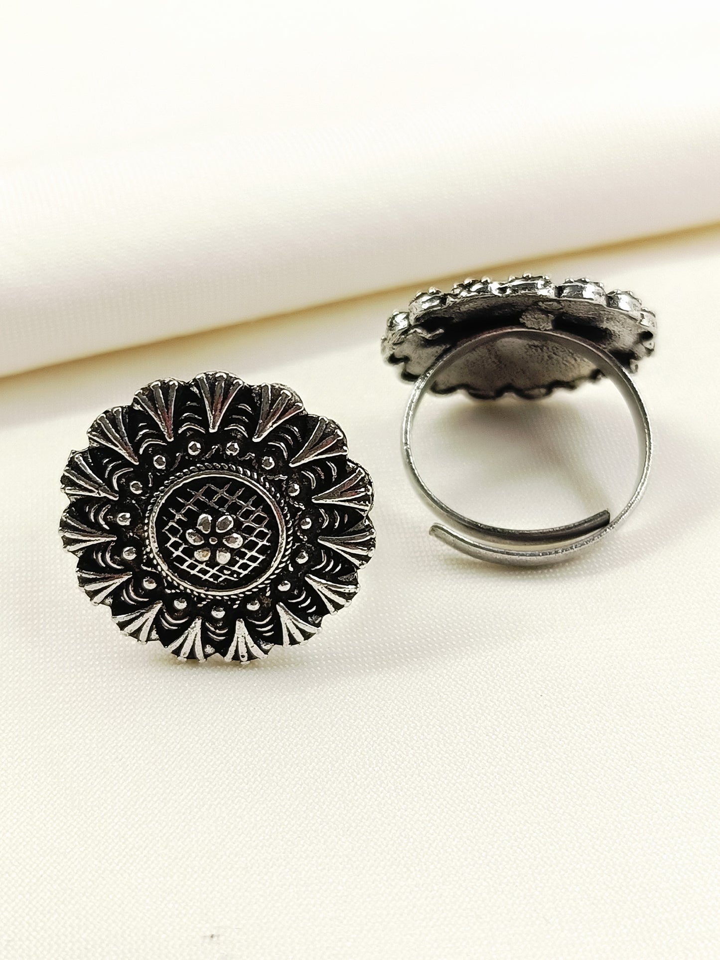 Subhashree Silver Oxidized Round Toe Ring Pair