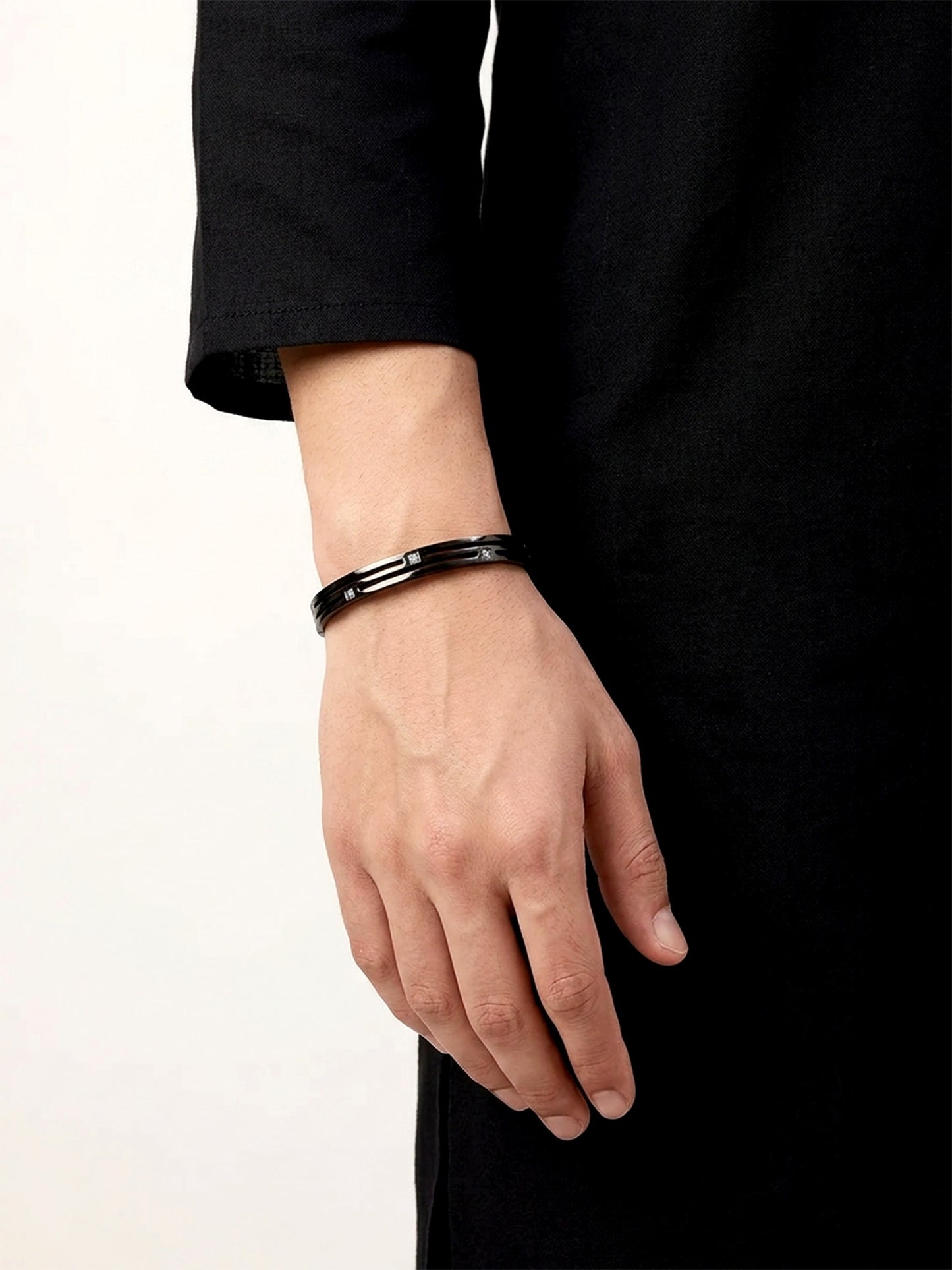 Viaan Black Men's Bracelet