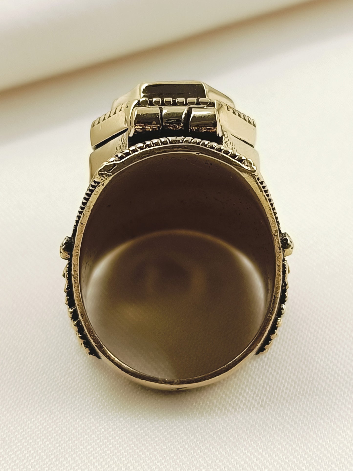 Maral Maroon Men's Finger Ring