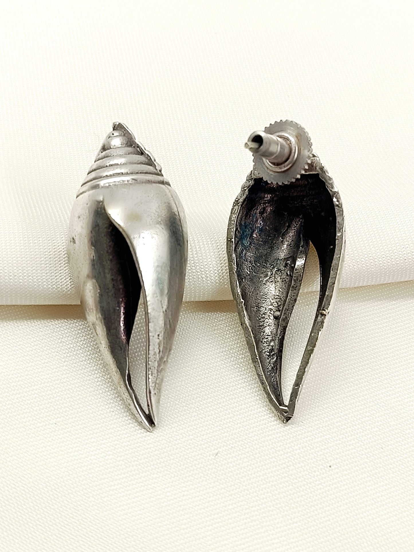 Hriday Plain Men's Earring