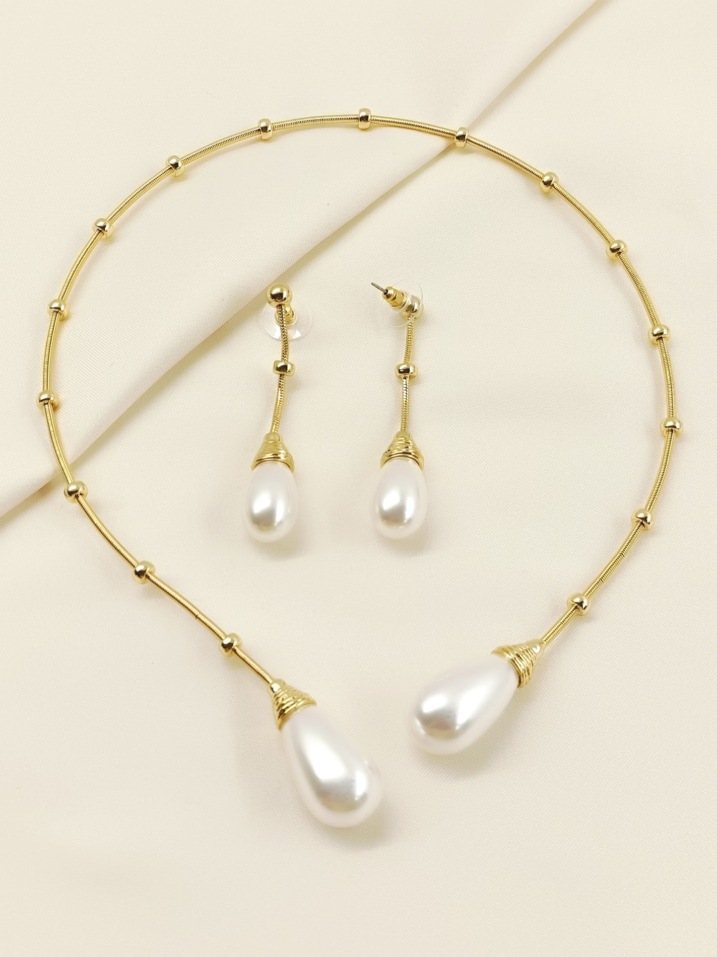Pankriti White Pearl Western Necklace Set