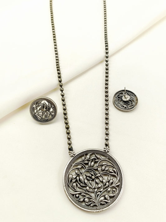 Mishkad Plain Round Floral Oxidized Pendant Set