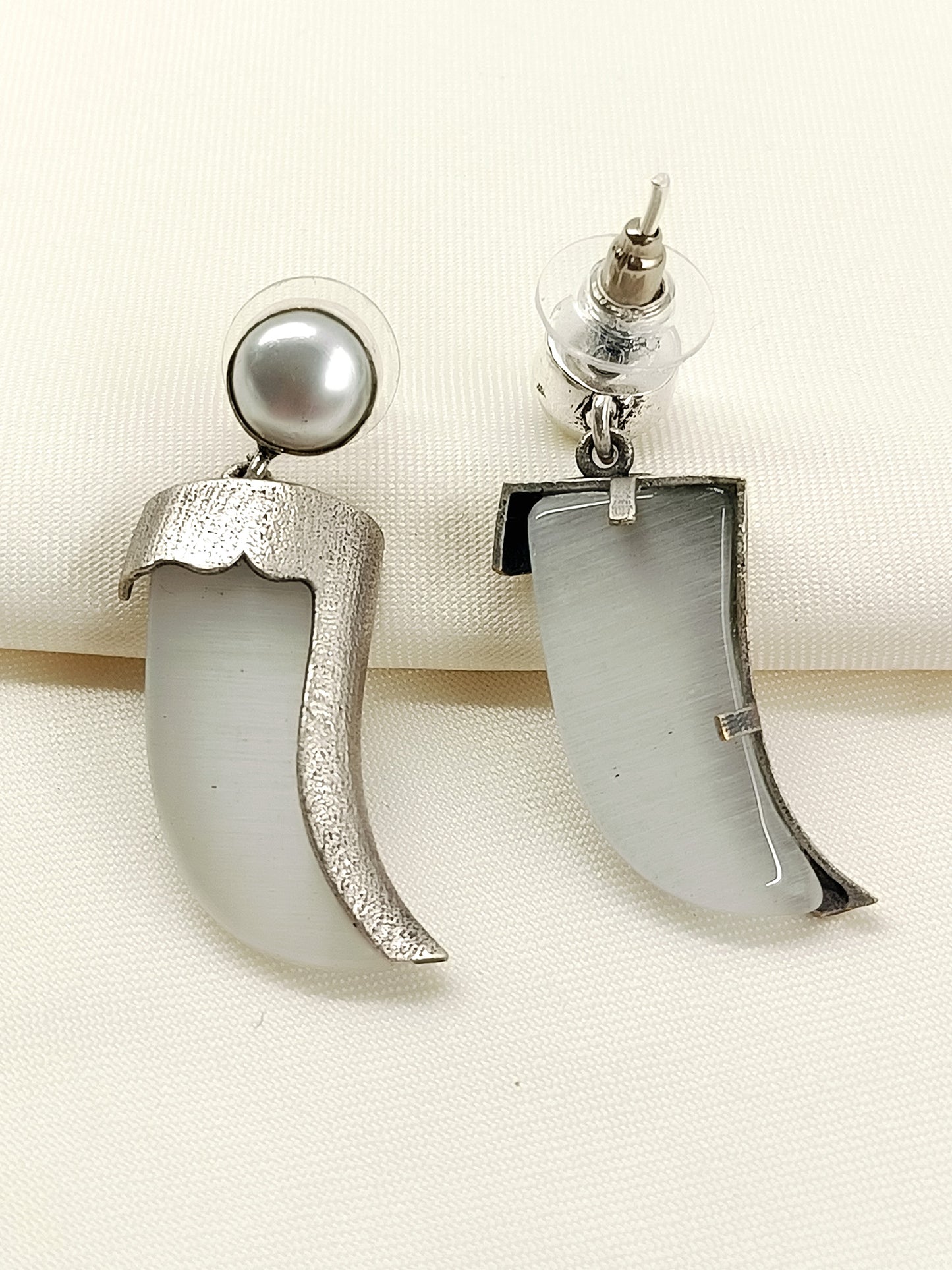 Ivaan Grey Men's Earring