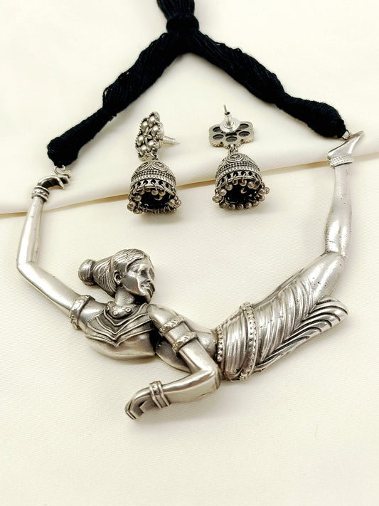 Niddhi Plain Oxidized Choker Set
