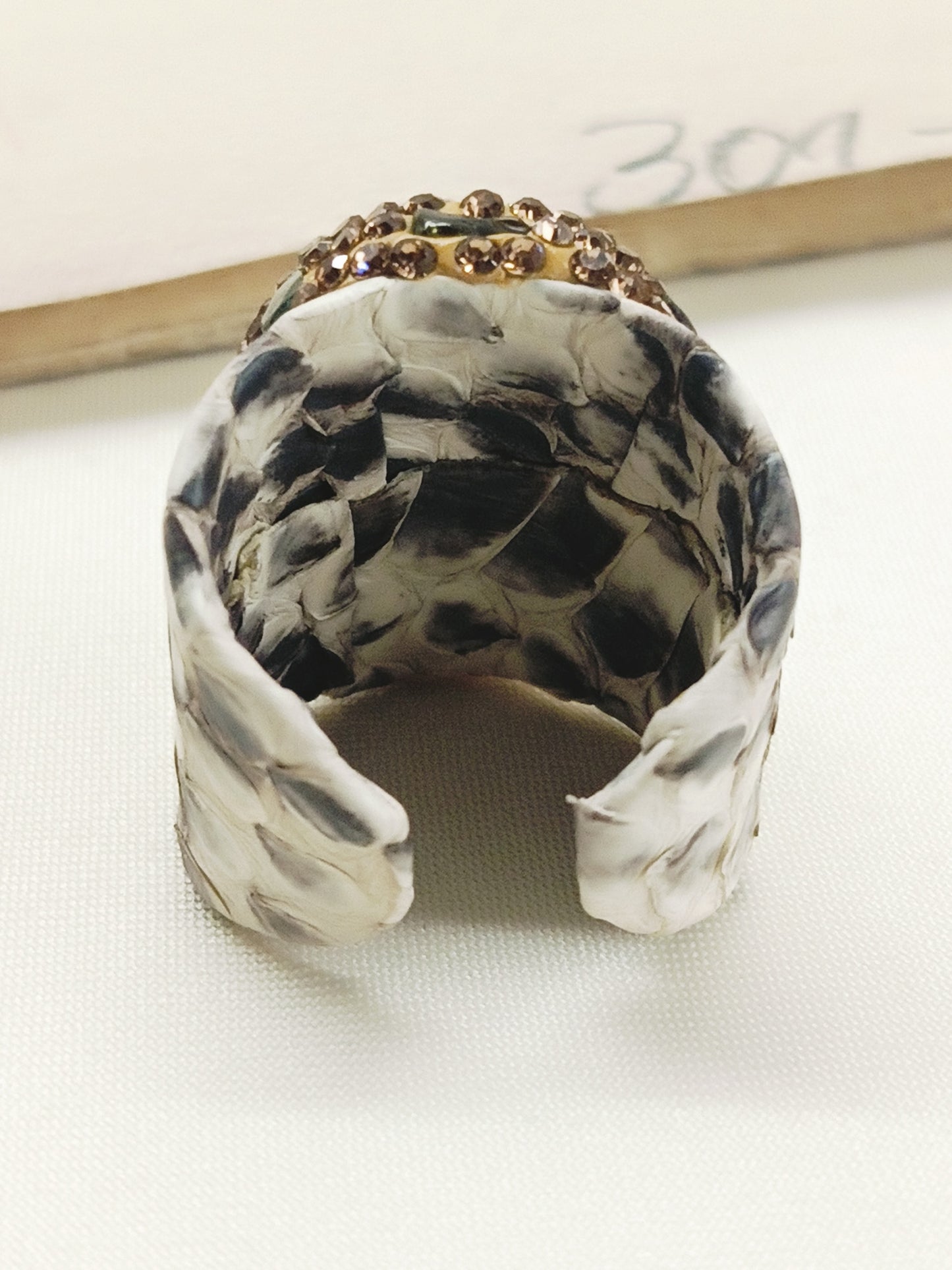 Oshin White Western Finger Ring